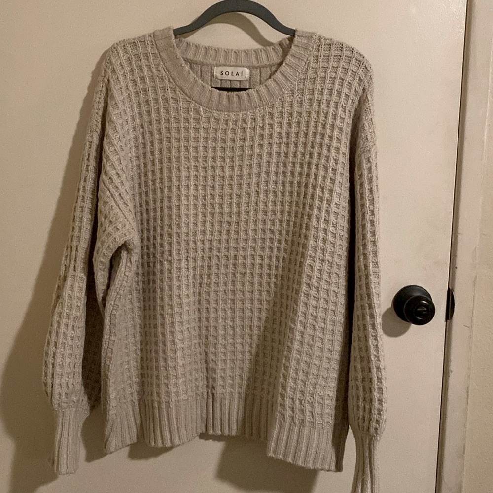solai cream knit sweater.